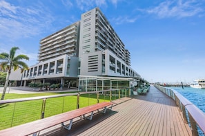 Apartment | 1 bedroom, iron/ironing board, Internet - Lux Retreat - Waterfront Gym Prime Location (Cairns)