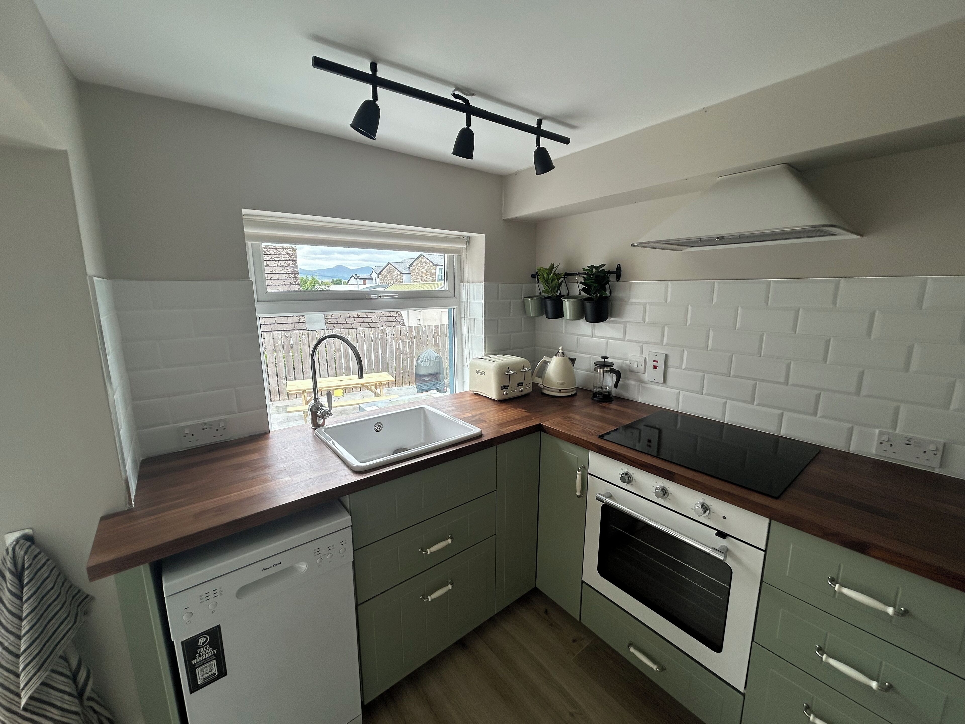 冰箱、微波炉、烤箱、炉灶