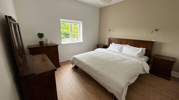 3 bedrooms, iron/ironing board, travel crib, free WiFi