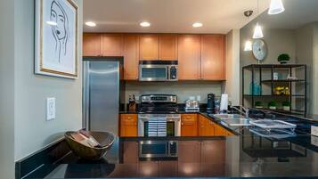 Fridge, microwave, oven, stovetop