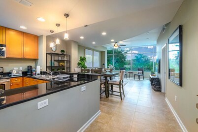 Stunning & Luxurious 2Bed/2Bath w/open floor plan!