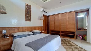 1 bedroom, in-room safe, desk, iron/ironing board