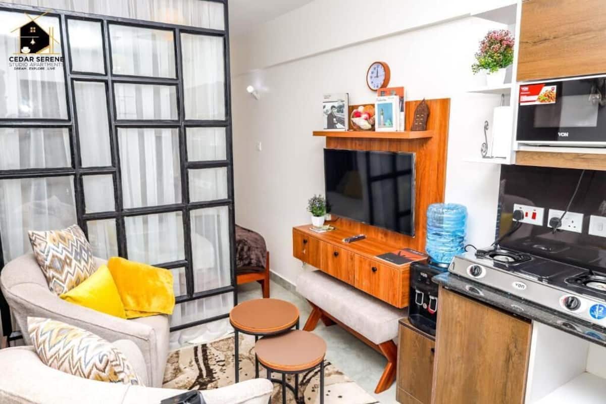 Executive Apartment | 1 bedroom, individually decorated, individually furnished, desk