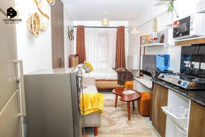 Deluxe Apartment | Private kitchen | Microwave, electric kettle - Cedar Serene (Nairobi)