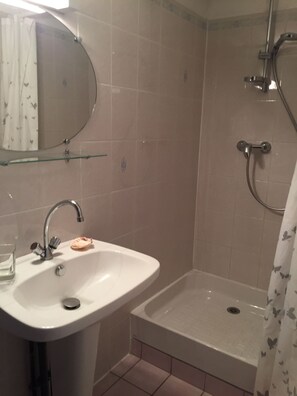 Traditional Double Room, Hill View | Bathroom - Les Détroits  (Massegros Causses Gorges)