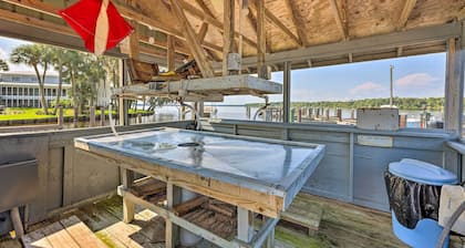 Pool Access & Lanai: Riverfront Welaka Condo!