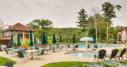 Pool & Marina Access: Condo w/ Deck in Jim Thorpe