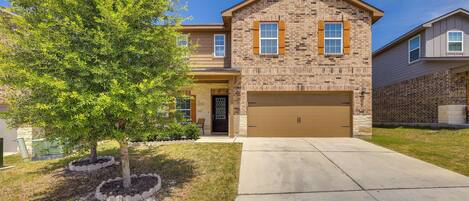 House (4 Bedrooms) | Front of property