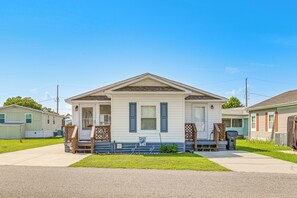 House (3 Bedrooms) | Interior - 1/2 Mi to Ocean: Surfside Beach Resort Home (Murrells Inlet)