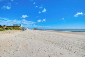 Interior - Cozy Daytona Beach Condo - Steps to Ocean! (Daytona Beach)