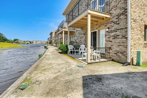 3 Mi to Fishing Pier: Comfy Myrtle Beach Condo