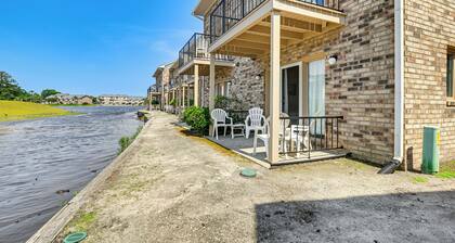 3 Mi to Fishing Pier: Comfy Myrtle Beach Condo