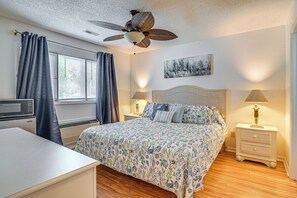 Apartment (2 Bedrooms) | Interior - 3 Mi to Fishing Pier: Comfy Myrtle Beach Condo (Surfside Beach)
