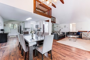 House (5 Bedrooms) | Interior