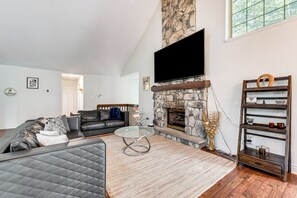 House (5 Bedrooms) | Interior