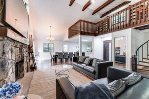 House (5 Bedrooms) | Interior