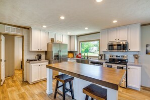 House (3 Bedrooms) | Interior - Cedar Creek Reservoir Home w/ Private Boat Ramp! (Kemp)