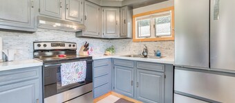 Houghton Lake Cottage w/ Patio: Walk to Waterfront