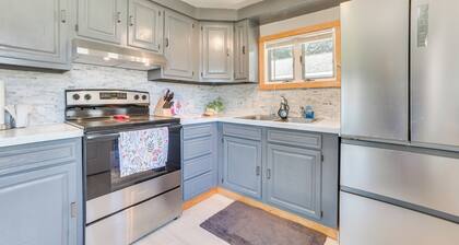 Houghton Lake Cottage w/ Patio: Walk to Waterfront