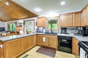 Microondas, horno, placa de cocina y lavavajillas