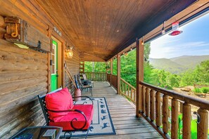 Terrace/patio - Idyllic Sylva Cabin w/ Great Smoky Mountains View! (Sylva)