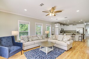 Apartment (2 Bedrooms) | Interior - Bright Biloxi Condo: Walk to the Beach! (Biloxi)