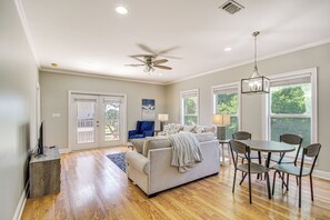 Apartment (2 Bedrooms) | Front of property - Bright Biloxi Condo: Walk to the Beach! (Biloxi)