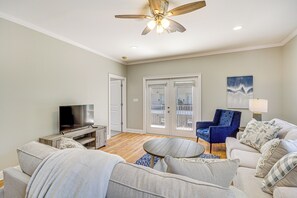 Apartment (2 Bedrooms) | Interior - Bright Biloxi Condo: Walk to the Beach! (Biloxi)