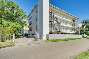 Apartment (2 Bedrooms) | Interior - Bright Biloxi Condo: Walk to the Beach! (Biloxi)