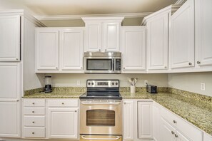 Apartment (2 Bedrooms) | Interior - Bright Biloxi Condo: Walk to the Beach! (Biloxi)