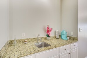 Apartment (2 Bedrooms) | Interior - Bright Biloxi Condo: Walk to the Beach! (Biloxi)
