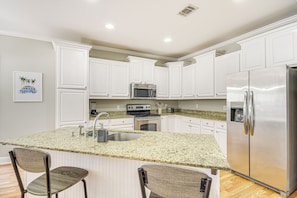 Apartment (2 Bedrooms) | Interior - Bright Biloxi Condo: Walk to the Beach! (Biloxi)