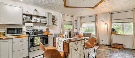 House (2 Bedrooms) | Interior