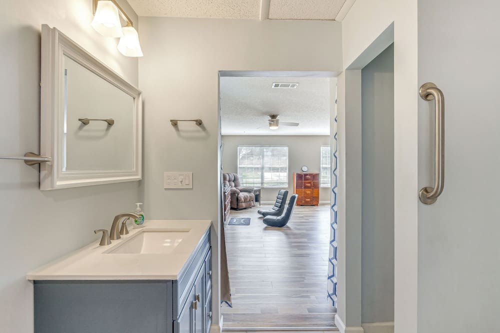 5 Mi to Navarre Beach: Home w/ Game Room & Yard - Navarre, FL
