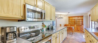 Navarre House w/ Game Room: 5 Mi to Beaches!