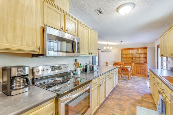 House (3 Bedrooms) | Interior