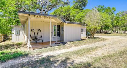 Bandera Carriage House w/ Medina River Access!