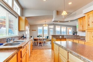 Interior - Remote Kingston Cabin w/ Mtn Views: Fish & Atv! (Kingston)
