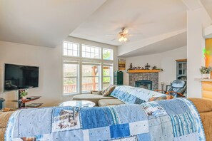 Interior - Remote Kingston Cabin w/ Mtn Views: Fish & Atv! (Kingston)