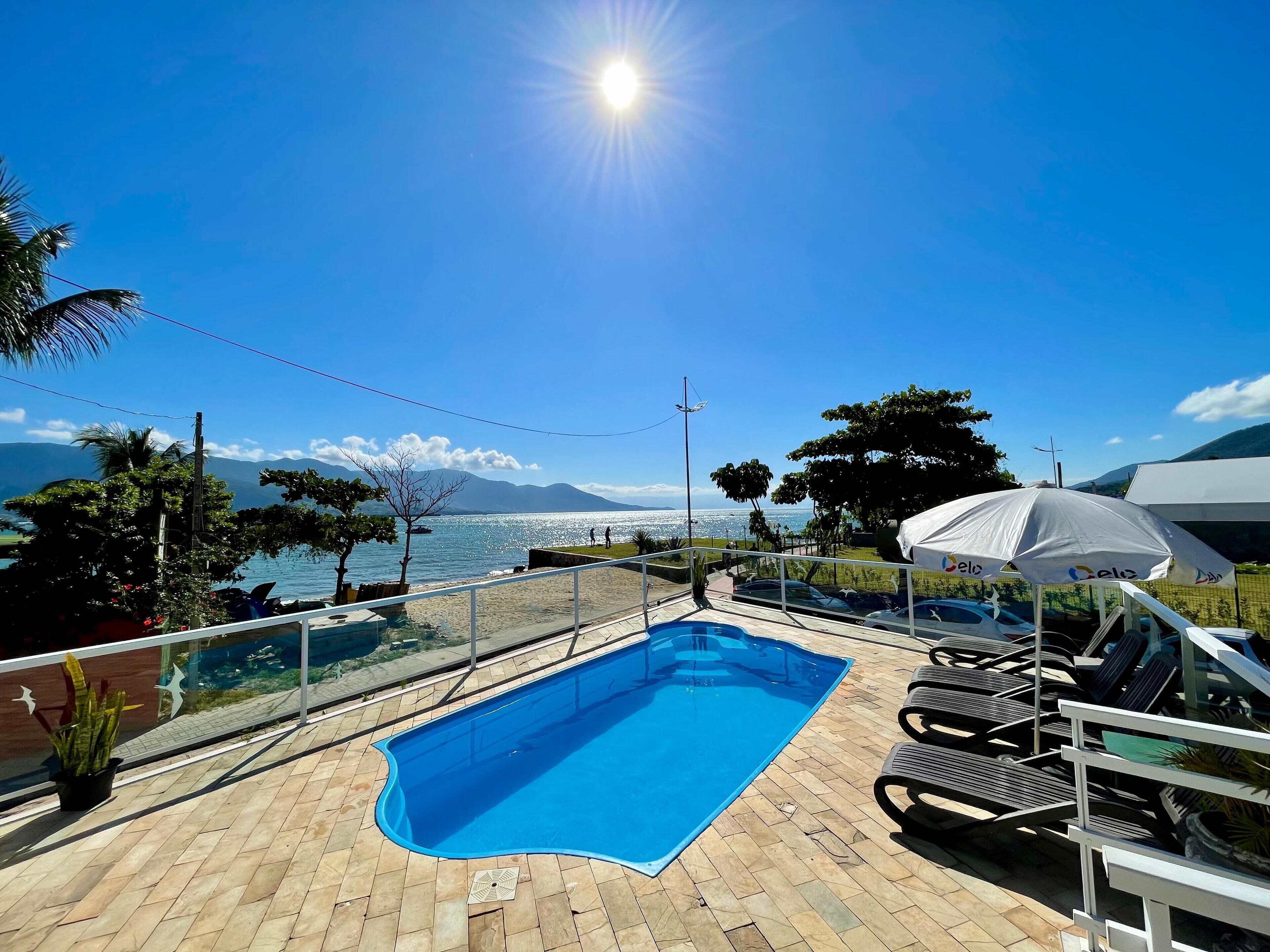 TV màn hình phẳng 32-inch có truyền hình cáp 