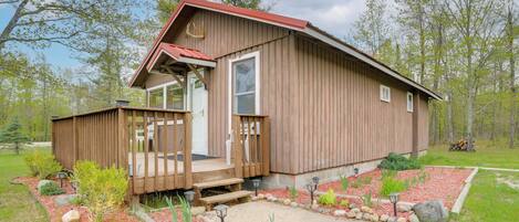 House (3 Bedrooms) | Exterior