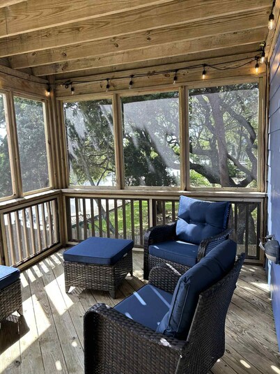 Paws and Relax: Pet Friendly, Canalfront with boat dock