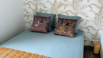 2 bedrooms, iron/ironing board, WiFi, bed sheets