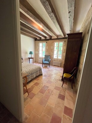 5 chambres, fer et planche à repasser, lit parapluie, Wi-Fi gratuit