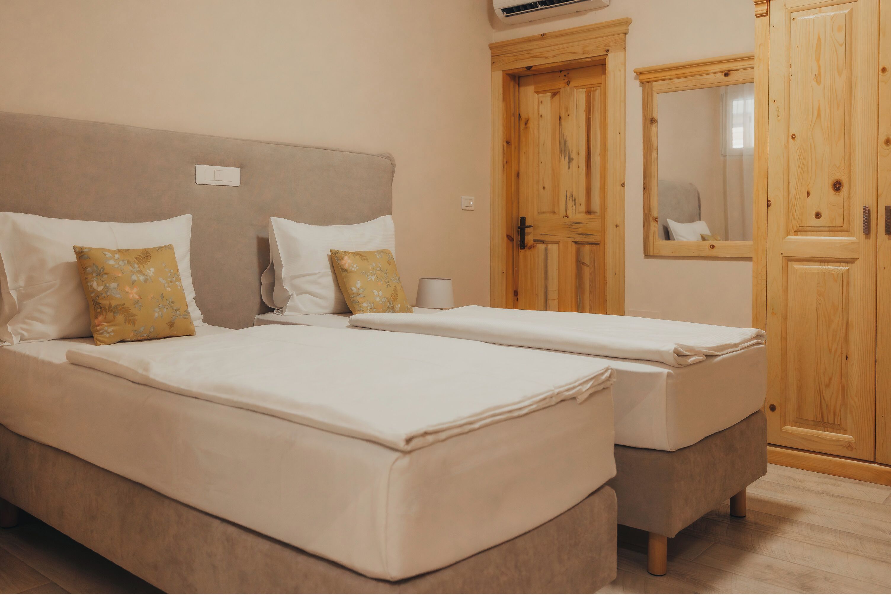 Bureau, chambres insonorisées, Wi-Fi gratuit, draps fournis