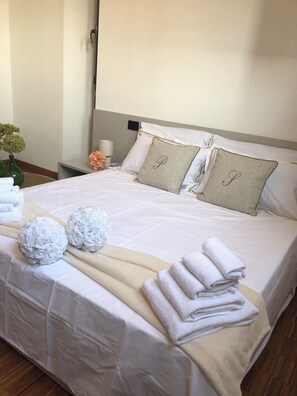 2 bedrooms, in-room safe, iron/ironing board, free WiFi