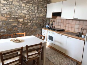 Fridge, oven, stovetop, coffee/tea maker - TOTAL RELAXATION IN THE GREEN OF UMBRIA, A FEW KM FROM ASSISI, GUBBIO, PERUGIA (Nocera Umbra)