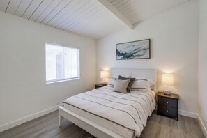 2 chambres, fer et planche à repasser, draps fournis