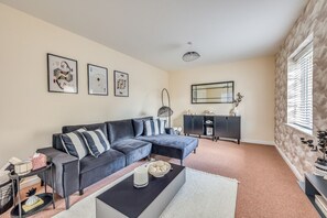 Smart TV - Beautiful Detached House • Free Parking • SmartTVs • Fast Wifi • Office (Northampton)