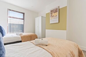 3 bedrooms, iron/ironing board, free WiFi, bed sheets